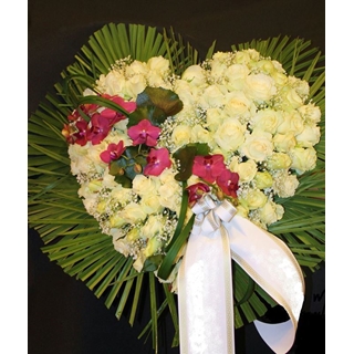 Corazón de flores blanco - Imagen 1