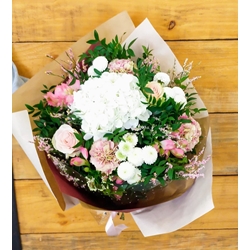 Ramo con hortensia en tonos claros - Imagen 2